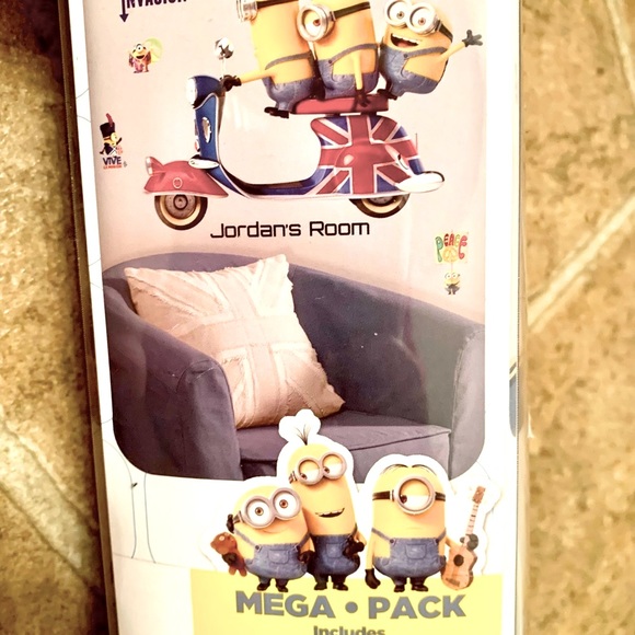 Wall Art Decals Minion Mega Pack 1 Giant + 16 large includes 117 pieces - Picture 2 of 11